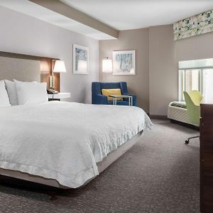 King Room Bath Tub Mobility Access